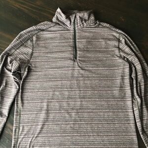 Iulumon Athletica 1/4 zip